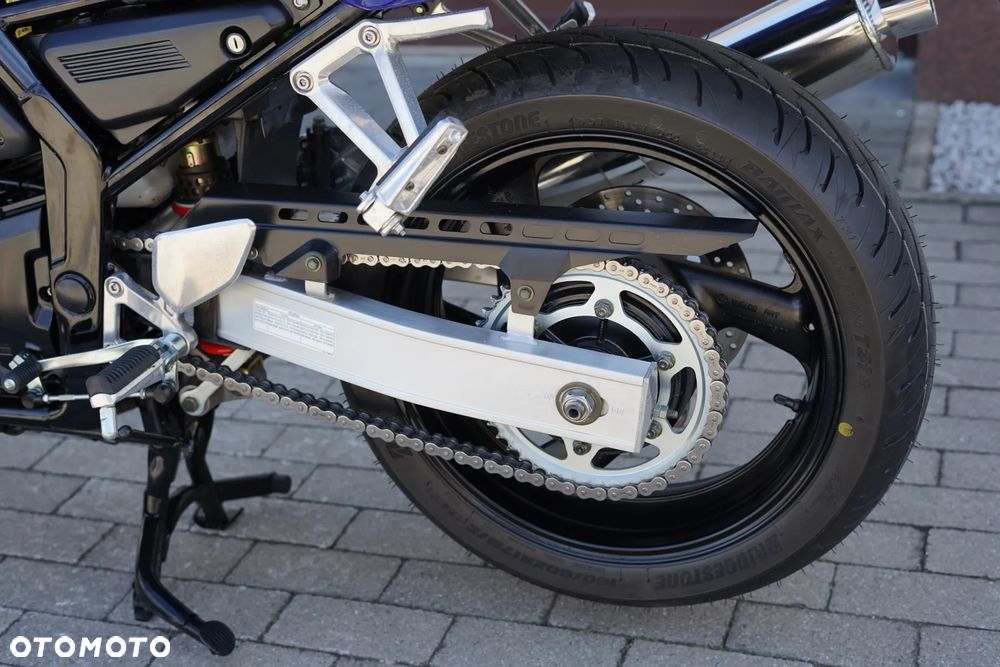 Yamaha FZS - 27