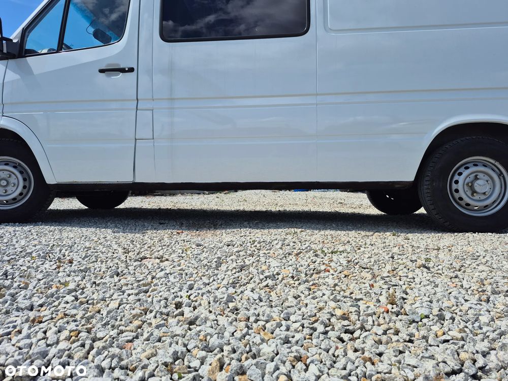 Mercedes-Benz Sprinter - 12