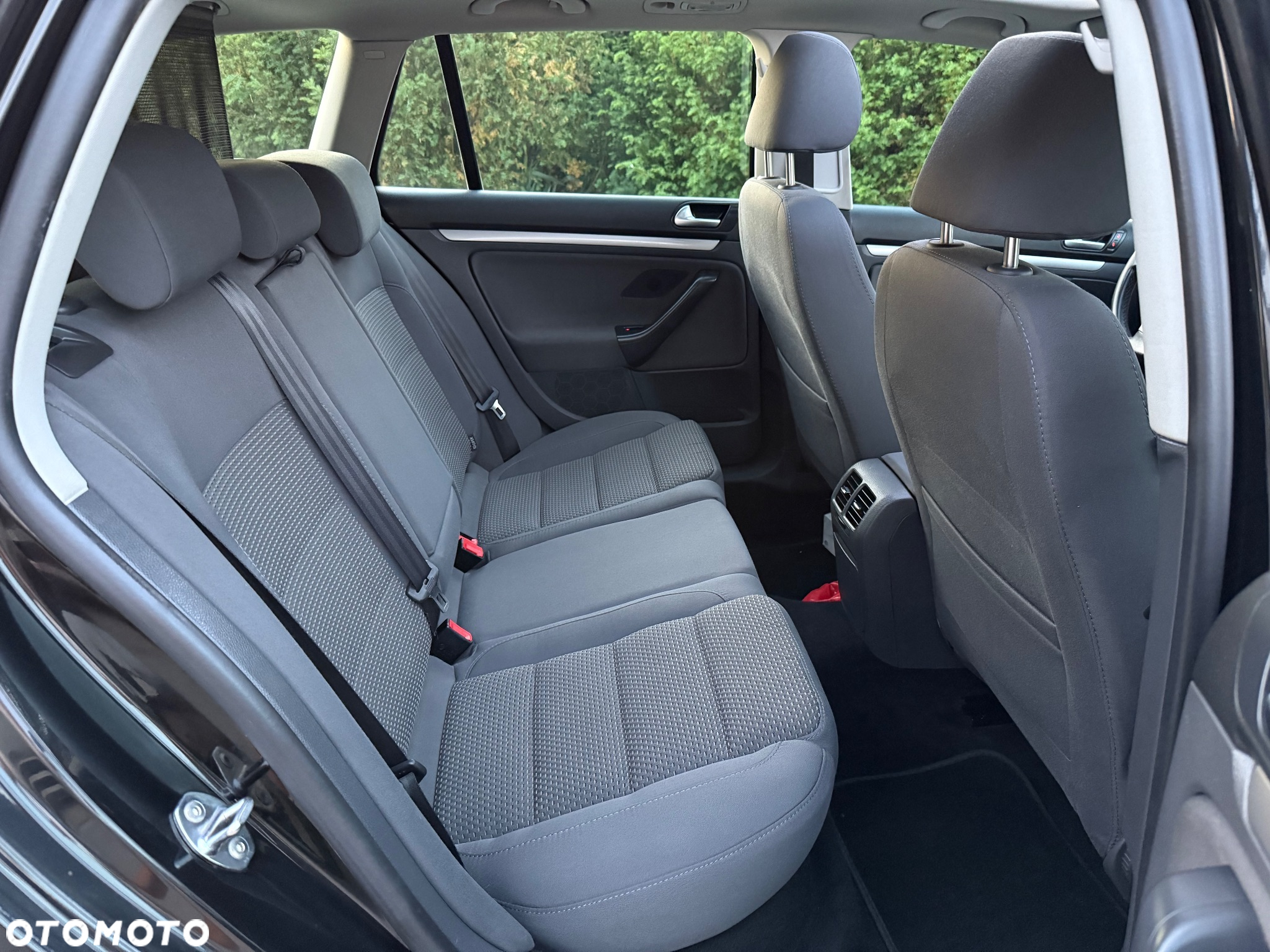 Volkswagen Golf 2.0 TDI DPF DSG Highline - 18