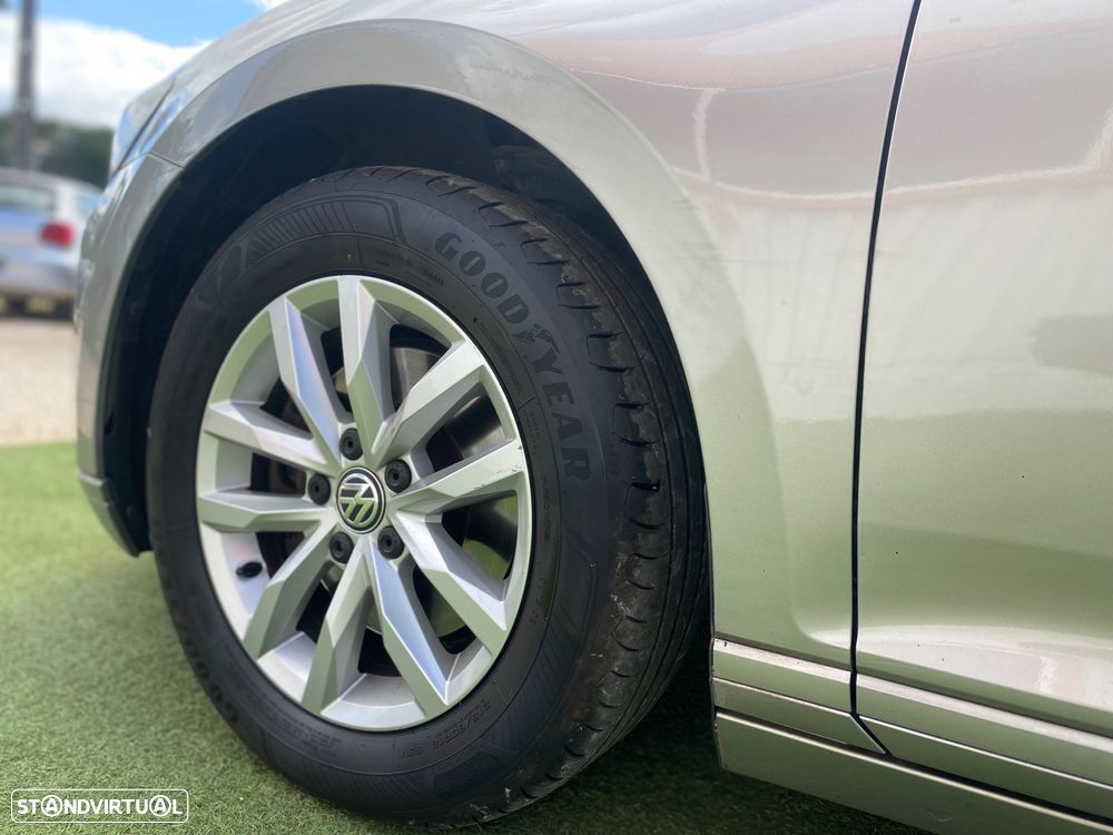 VW Passat Variant 1.6 TDI BlueMotion - 19