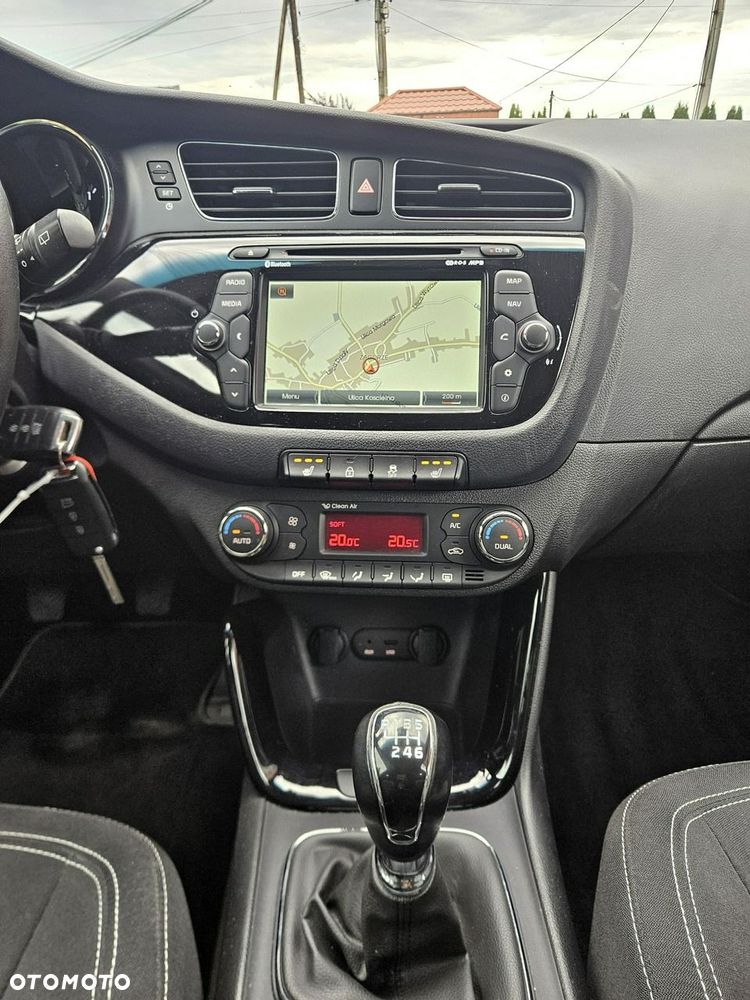 Kia Ceed 1.6 GDI ISG Dream-Team Edition - 29
