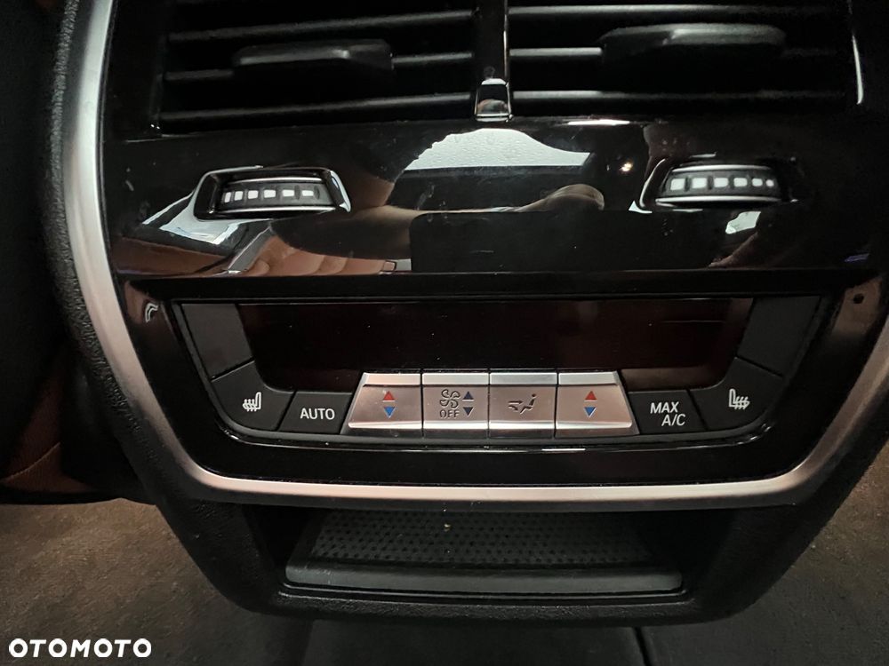 BMW X5 xDrive40d - 27