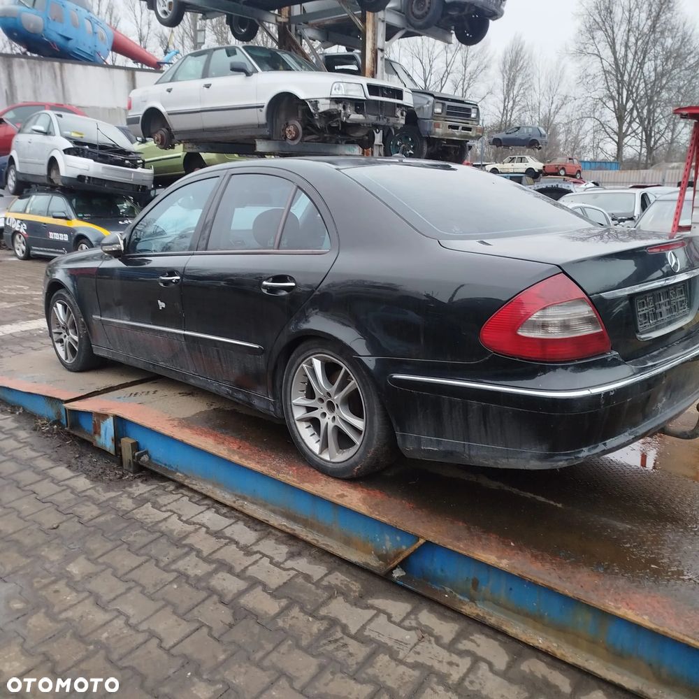 Mercedes W 211 na części . - 9