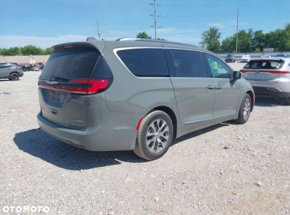 Chrysler Pacifica - 3