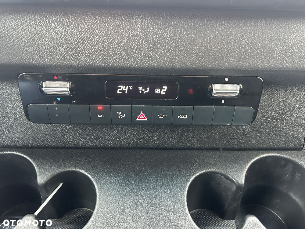Mercedes-Benz Sprinter - 13