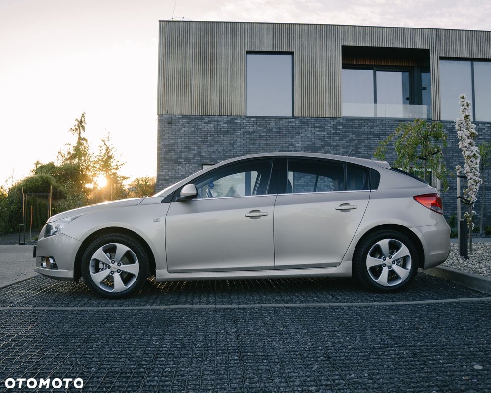 Chevrolet Cruze 1.6 LT - 27