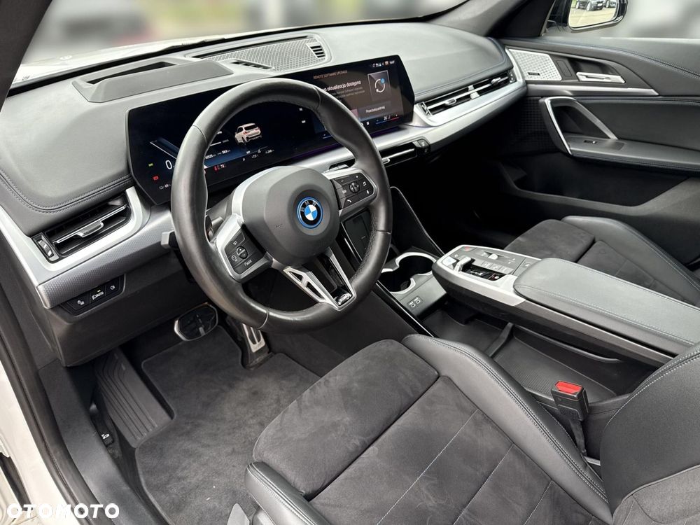 BMW iX1 - 10