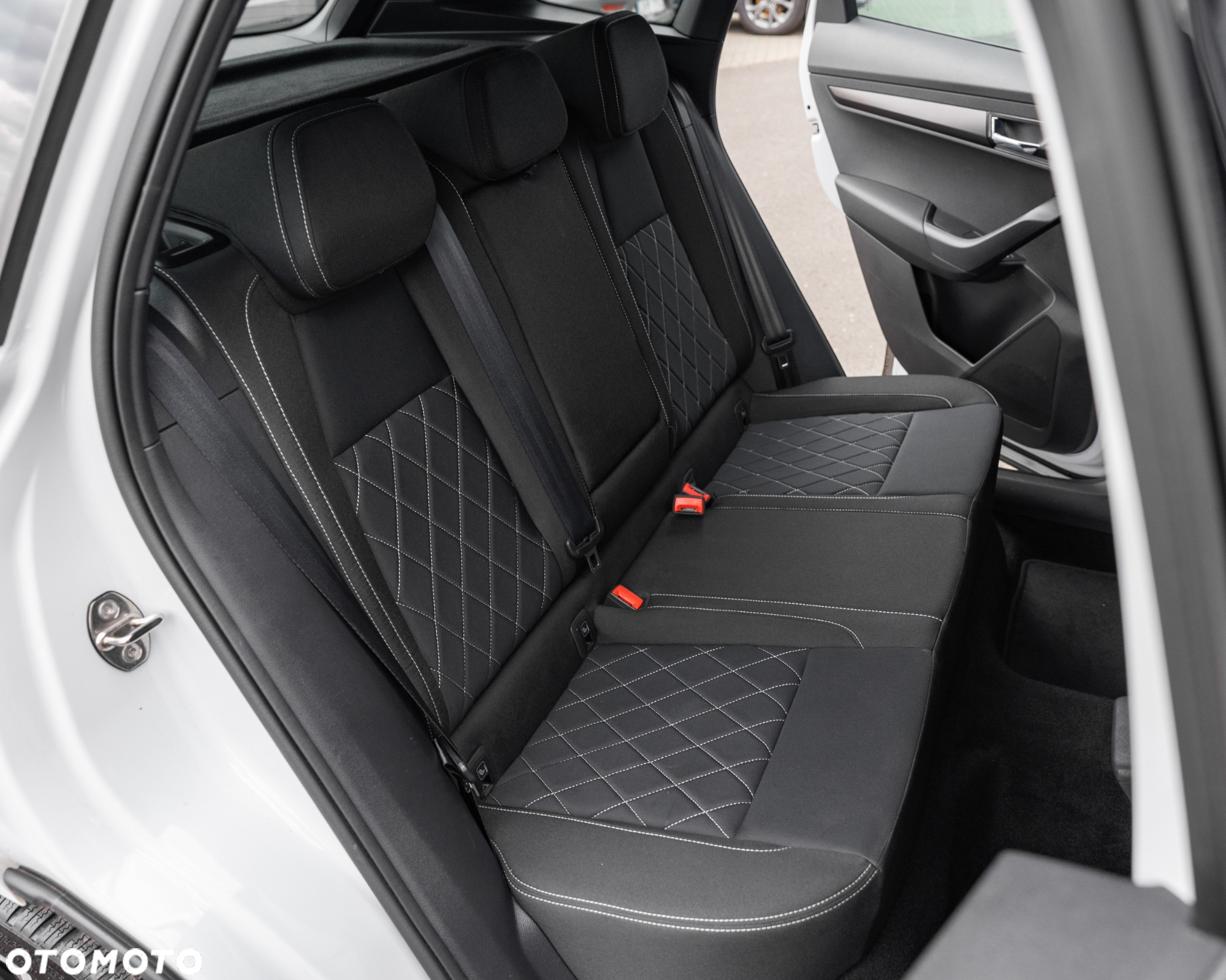 Skoda Karoq 1.5 TSI ACT Ambition DSG - 32