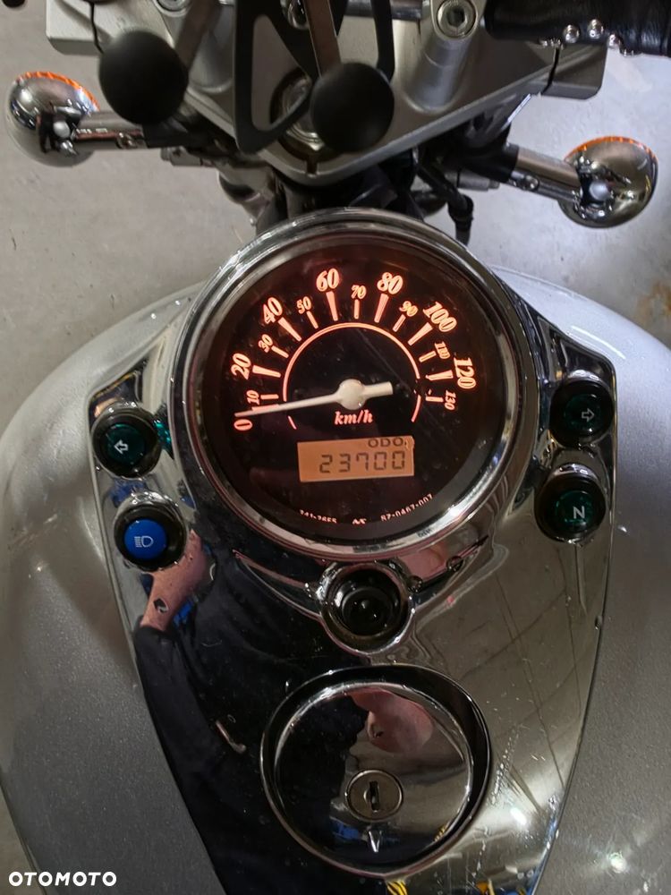 Suzuki Intruder - 9