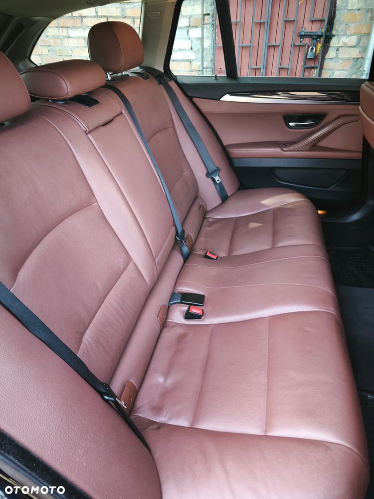 BMW Seria 5 525d Touring - 9