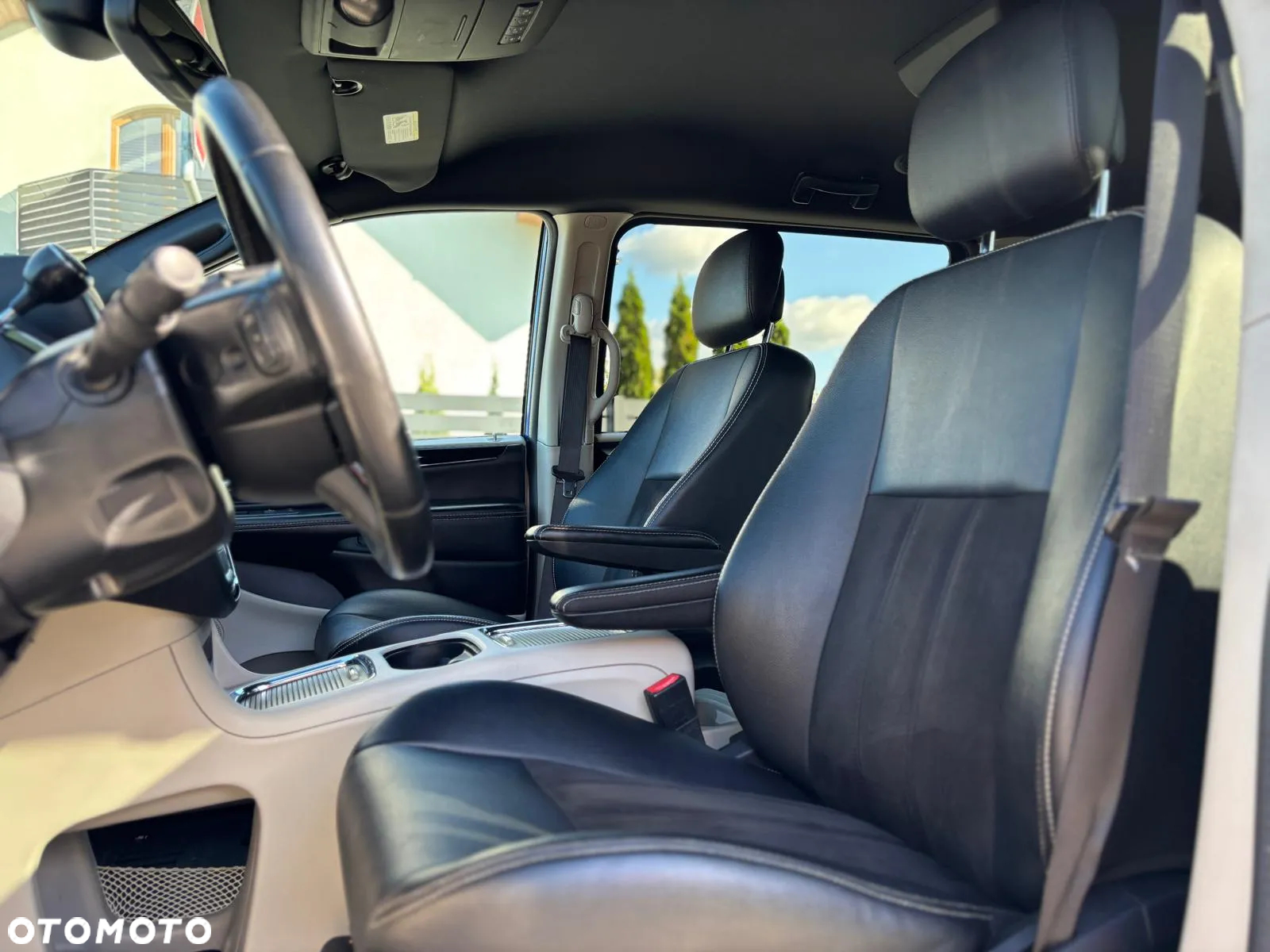 Dodge Grand Caravan - 35