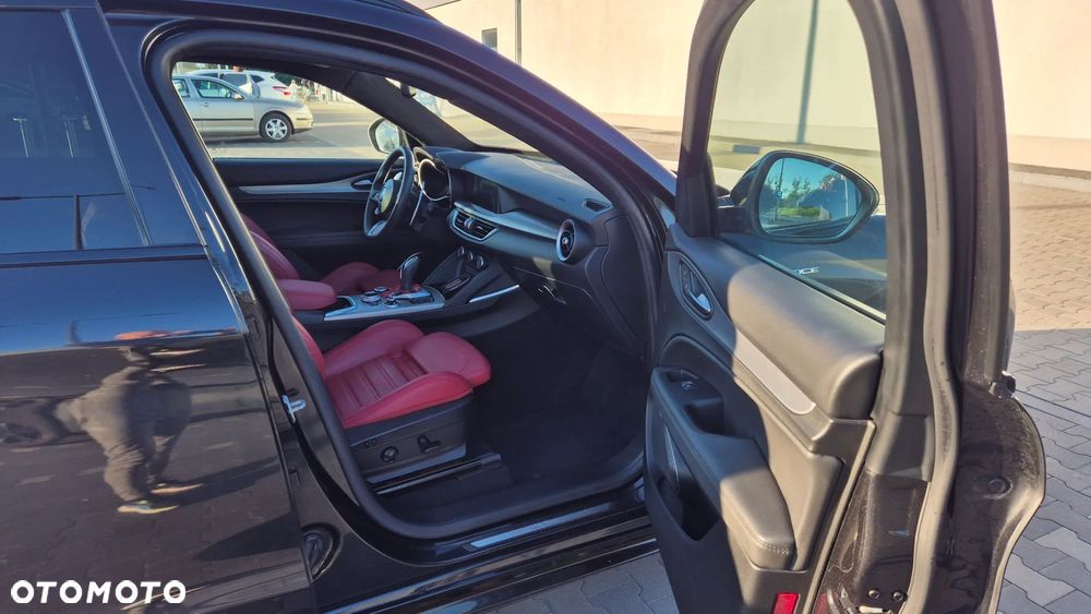 Alfa Romeo Stelvio 2.0 Turbo 16V AT8-Q4 Veloce - 5