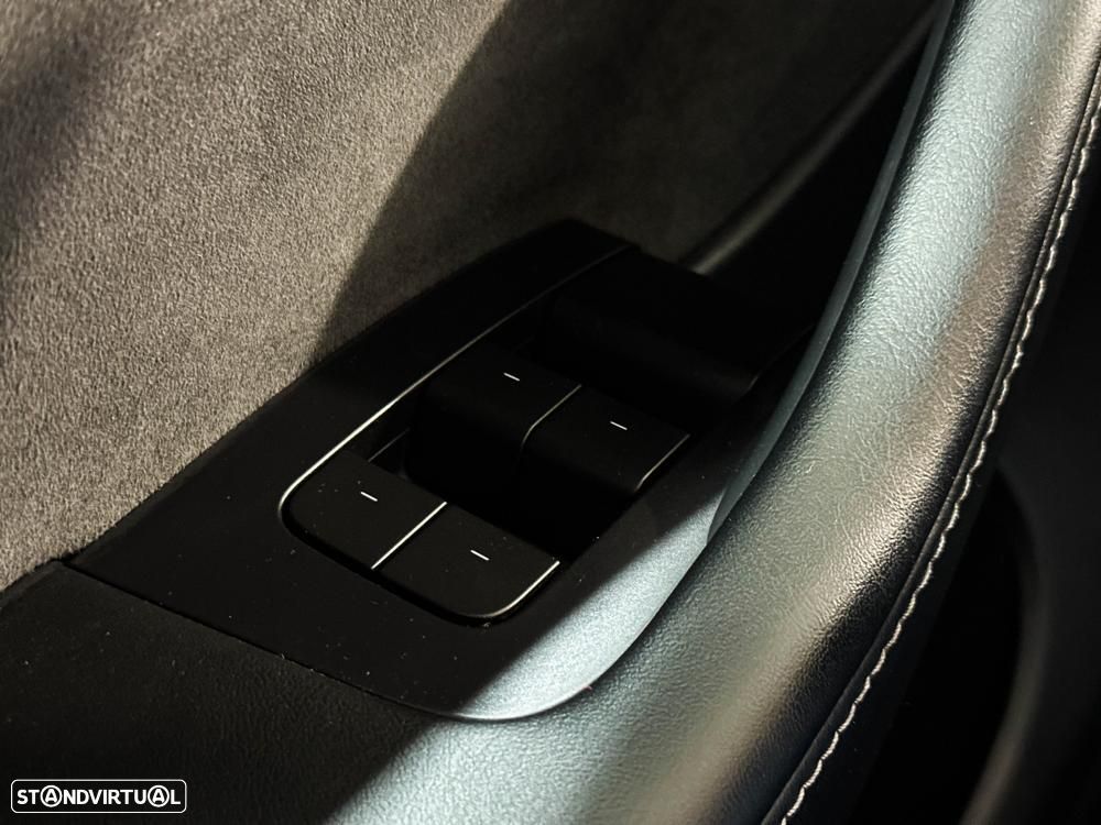 Tesla Model Y Long Range Dual Motor AWD - 45