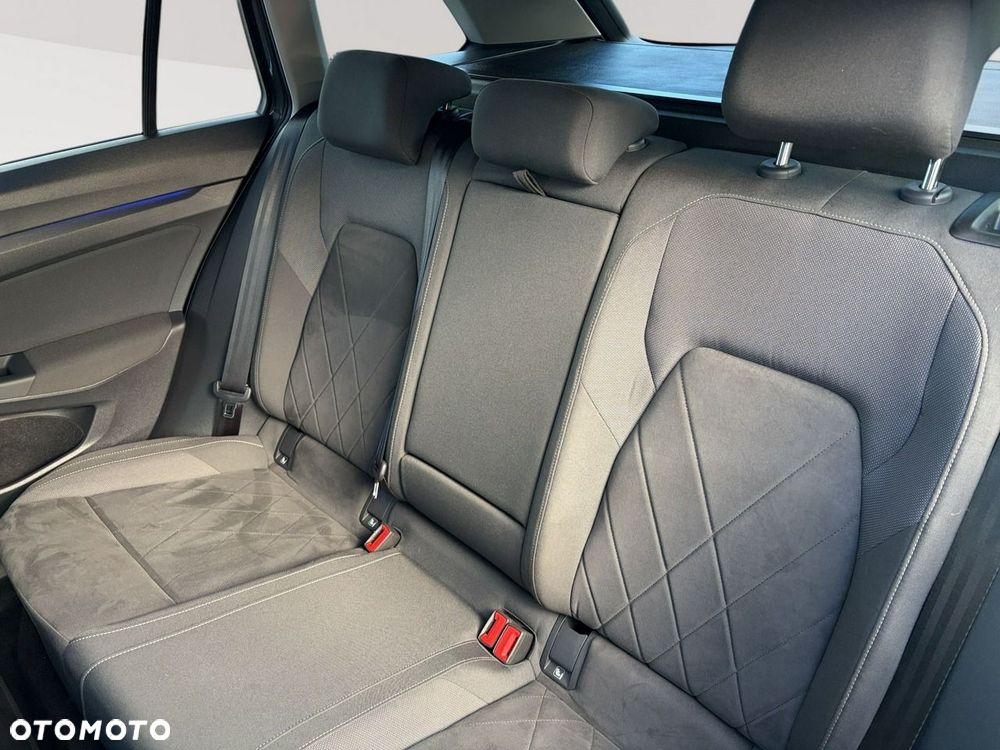 Volkswagen Golf 1.5 eTSI EVO Style DSG - 24
