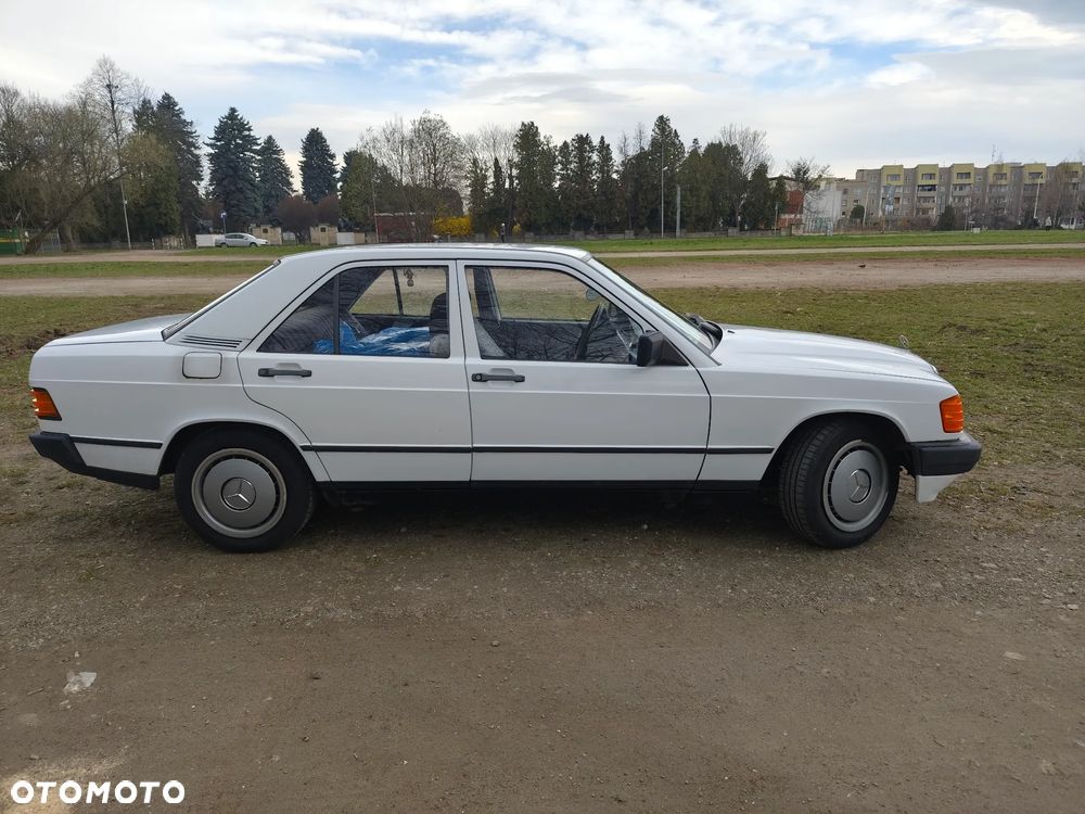 Mercedes-Benz W201 (190) - 5