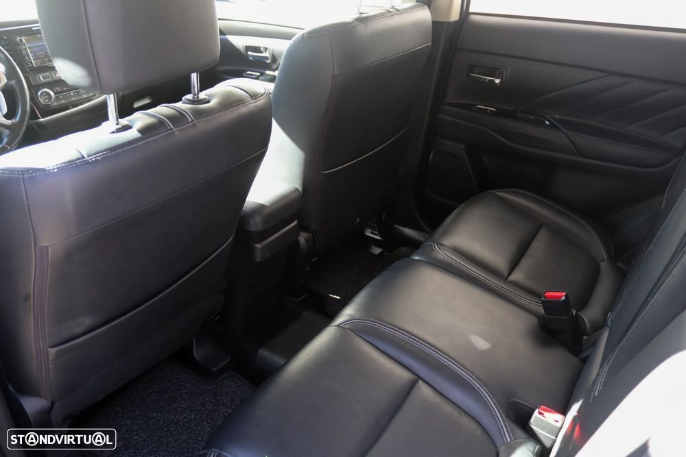 Mitsubishi Outlander - 32