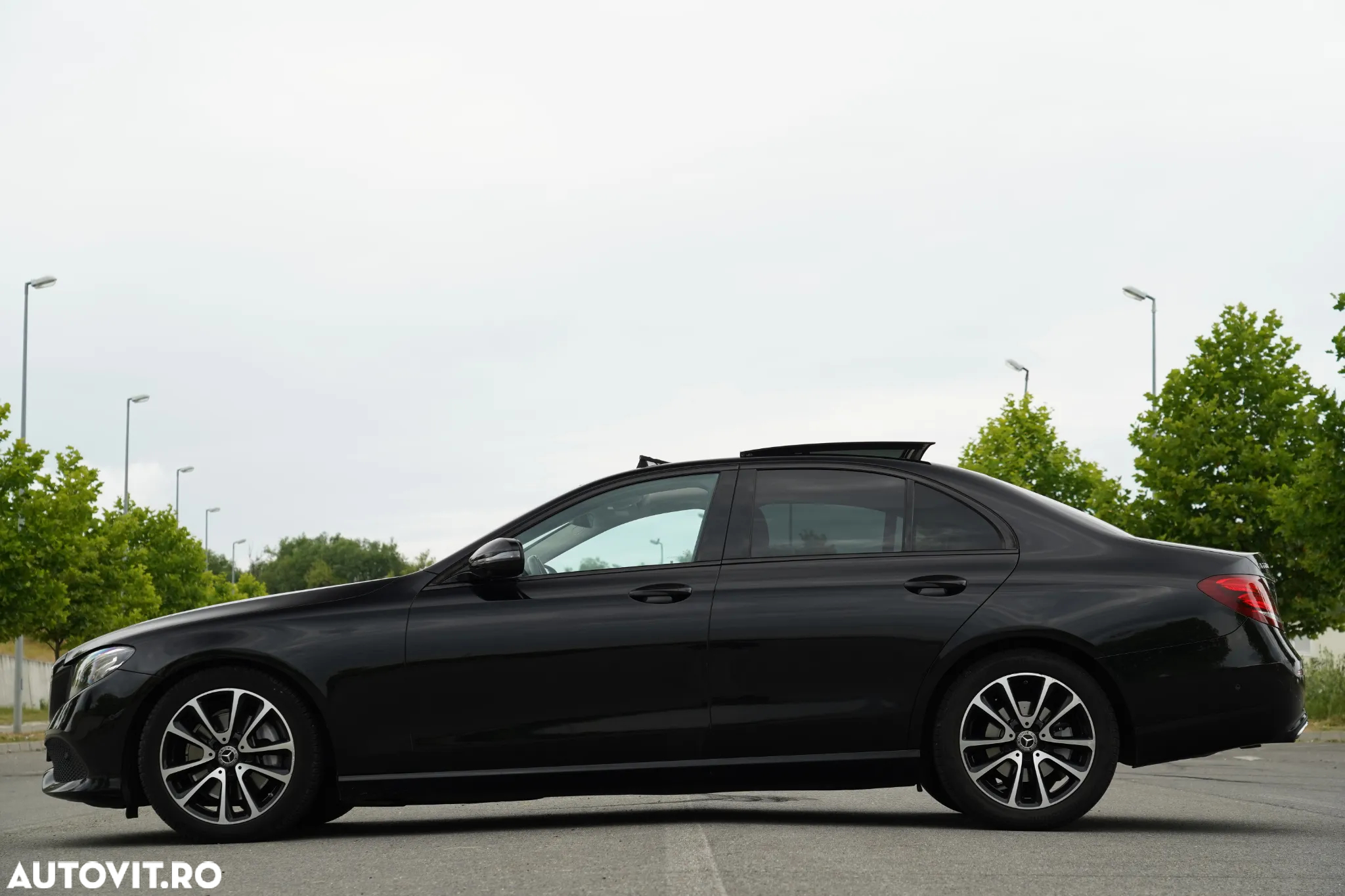 Mercedes-Benz E 220 d 9G-TRONIC Exclusive - 27