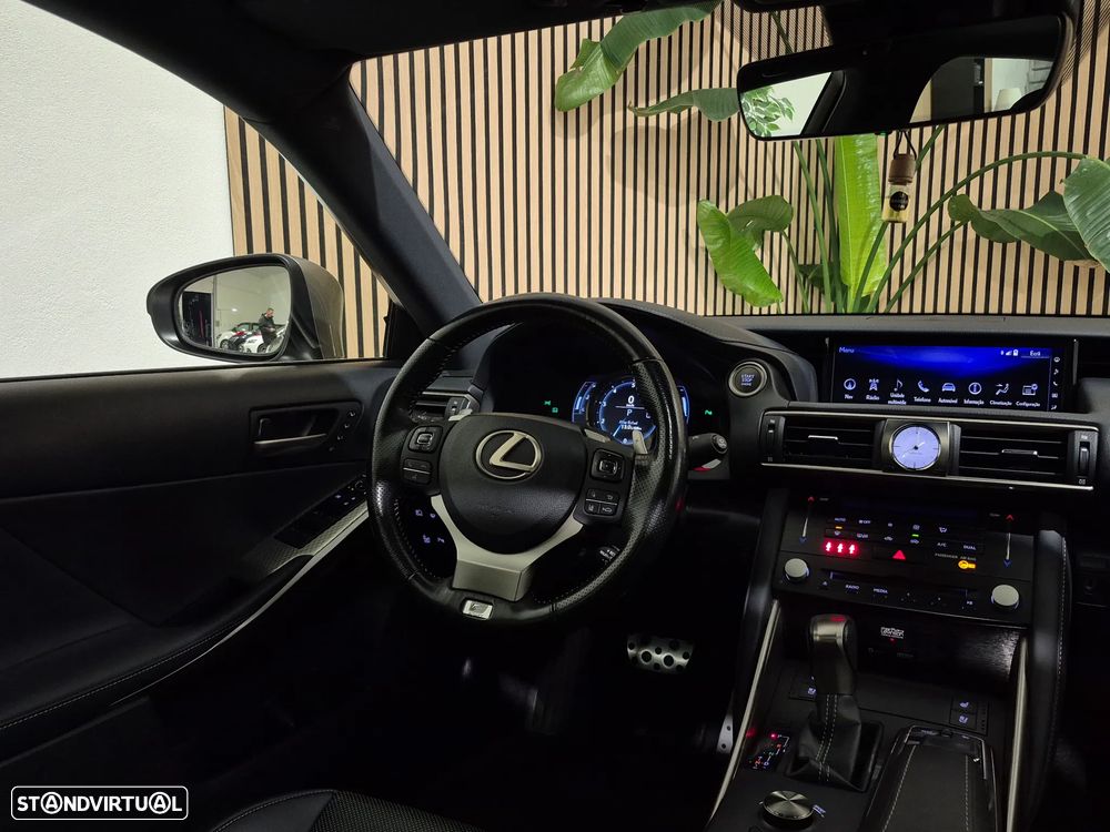 Lexus IS 200 t SPORT - 39