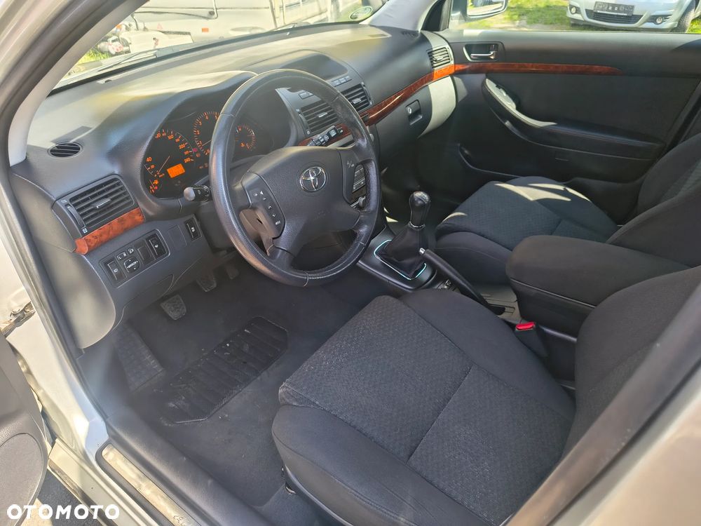 Toyota Avensis 2.0 VVT-i Edition - 11