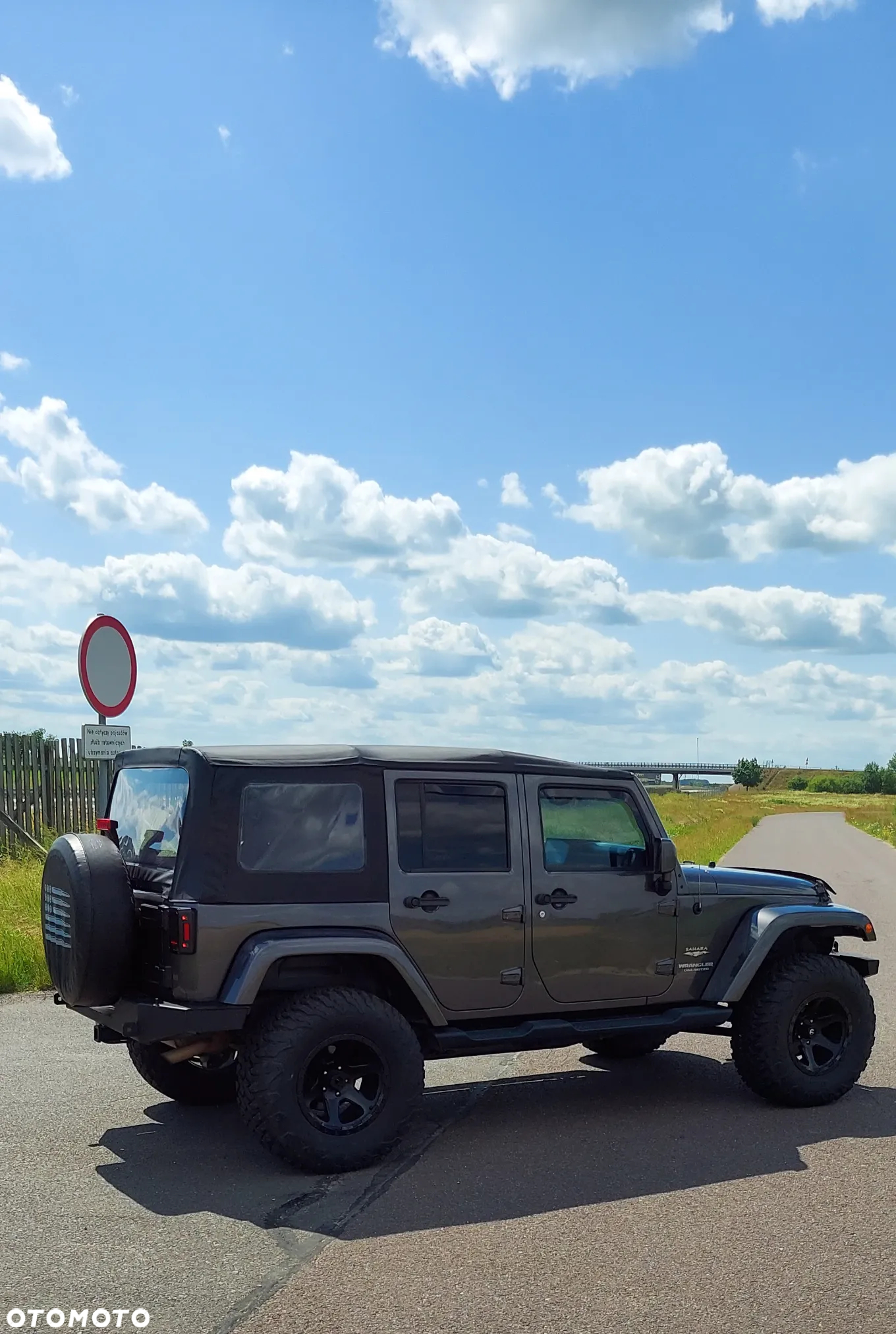 Jeep Wrangler - 8