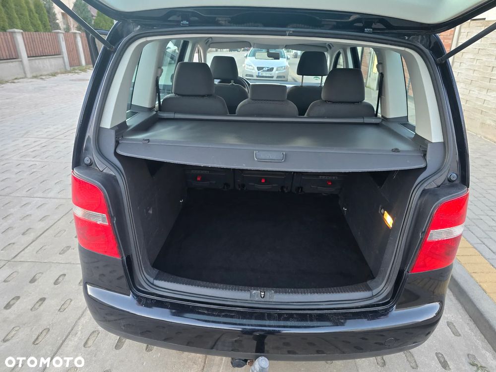 Volkswagen Touran - 11