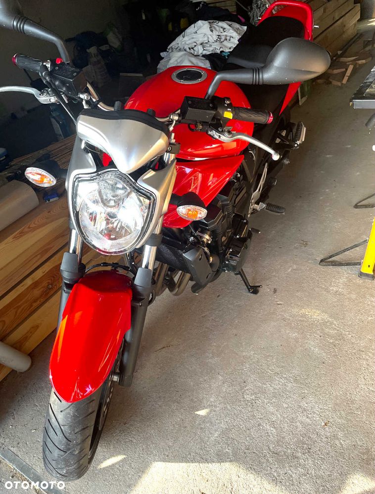 Suzuki GSR - 4