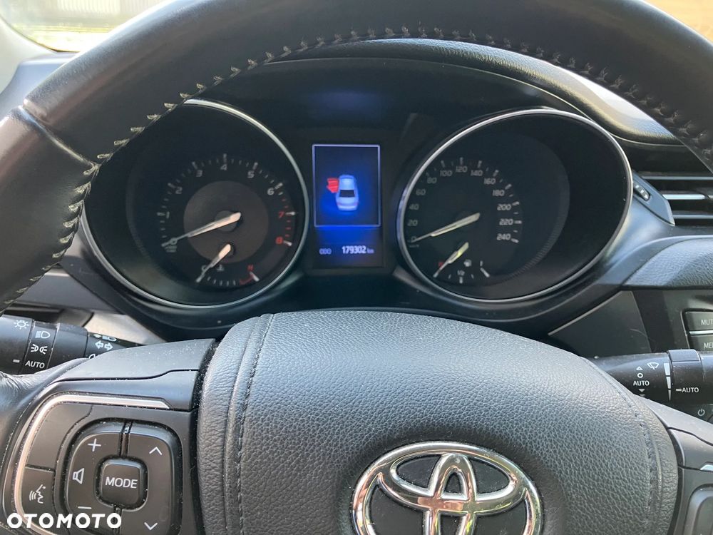 Toyota Avensis 1.8 Premium - 11