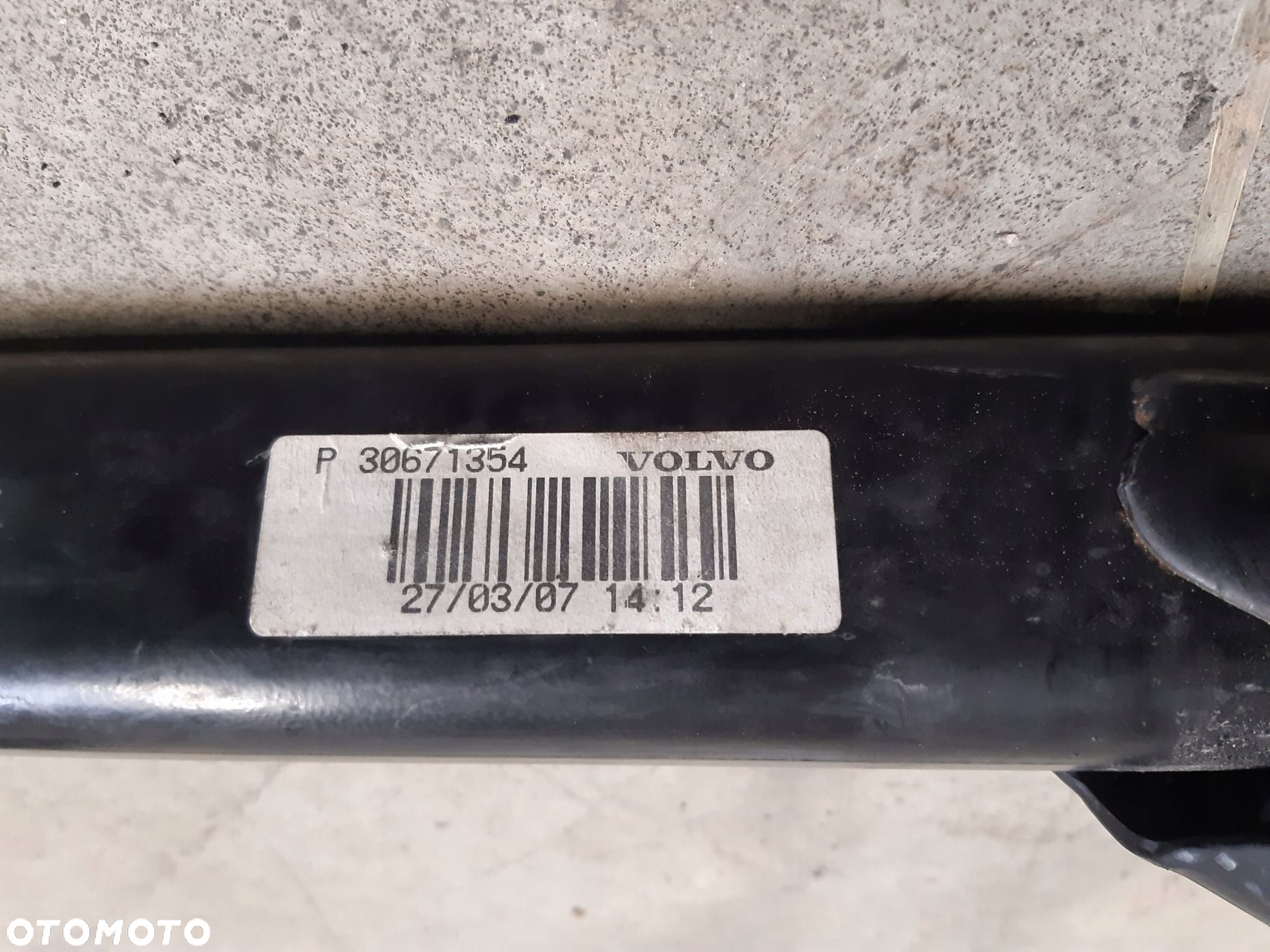 Volvo S60 V70 06r 2.4B ROZPORKA ŁAPA 30671357 - 4
