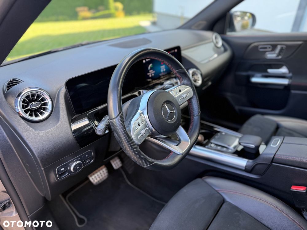 Mercedes-Benz GLA - 9