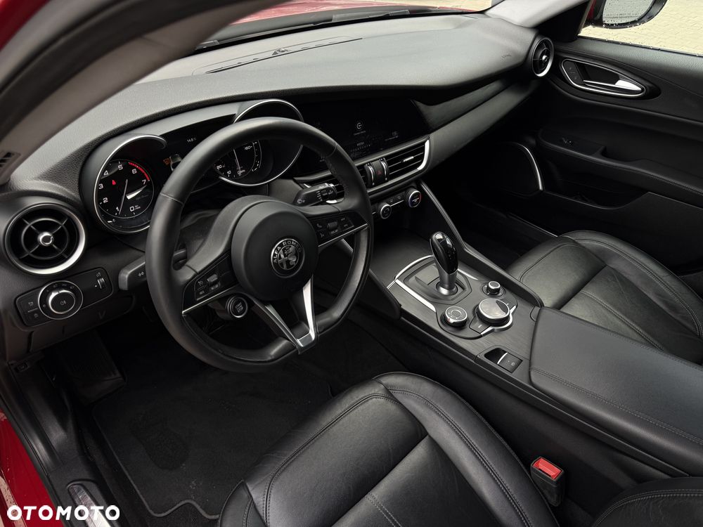 Alfa Romeo Giulia - 10