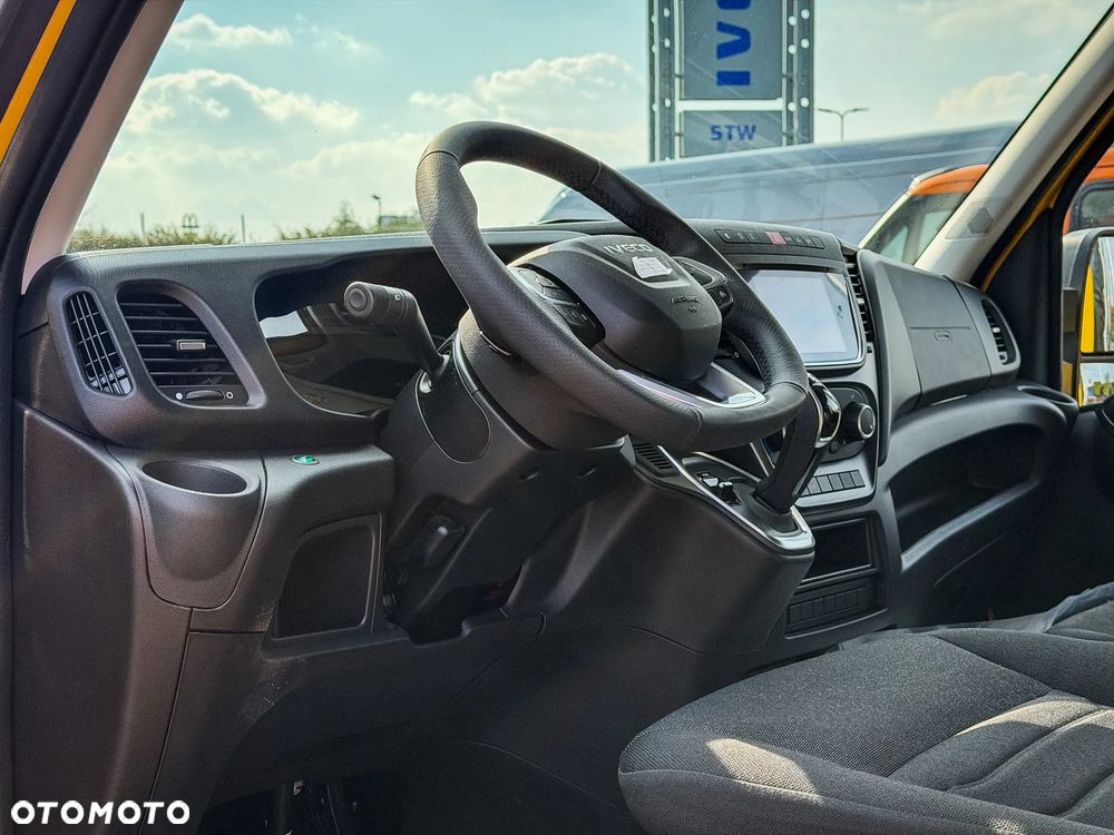 Iveco Daily 35S18HA8 3.0 Diesel 180 KM AT8 ZF Plandeka z kabiną sypialną! GSC Zabudowy! - 25