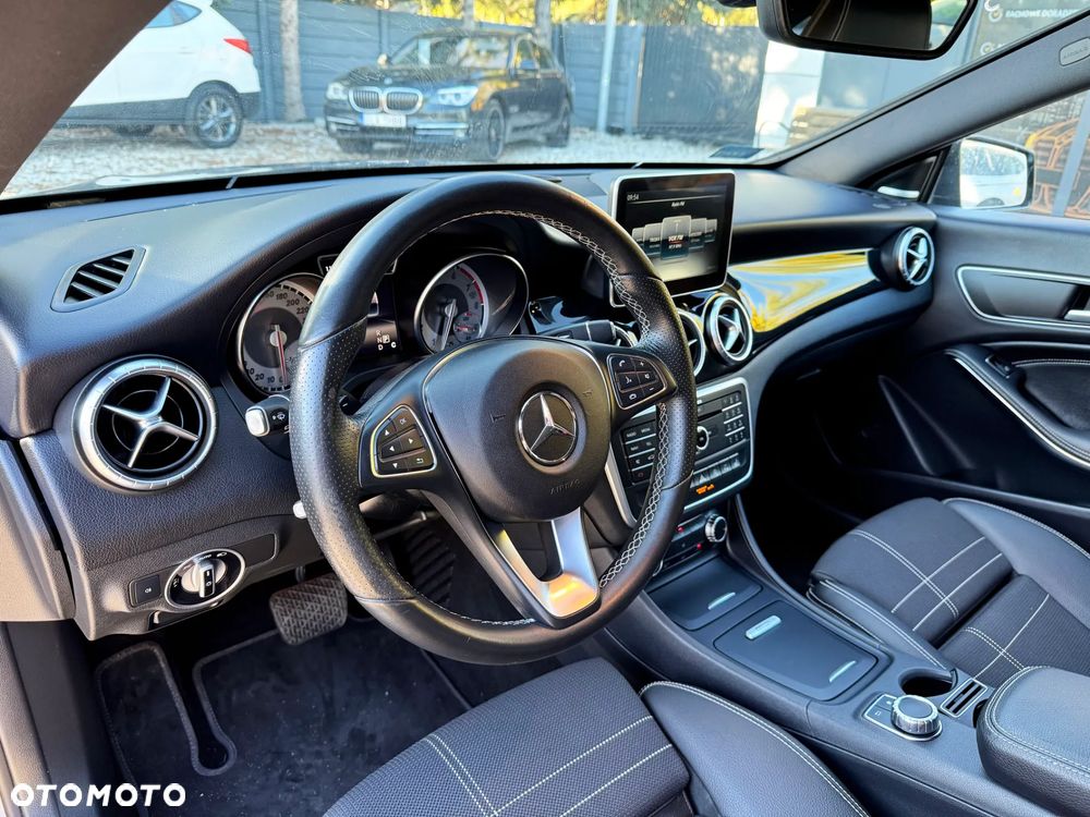 Mercedes-Benz CLA - 21