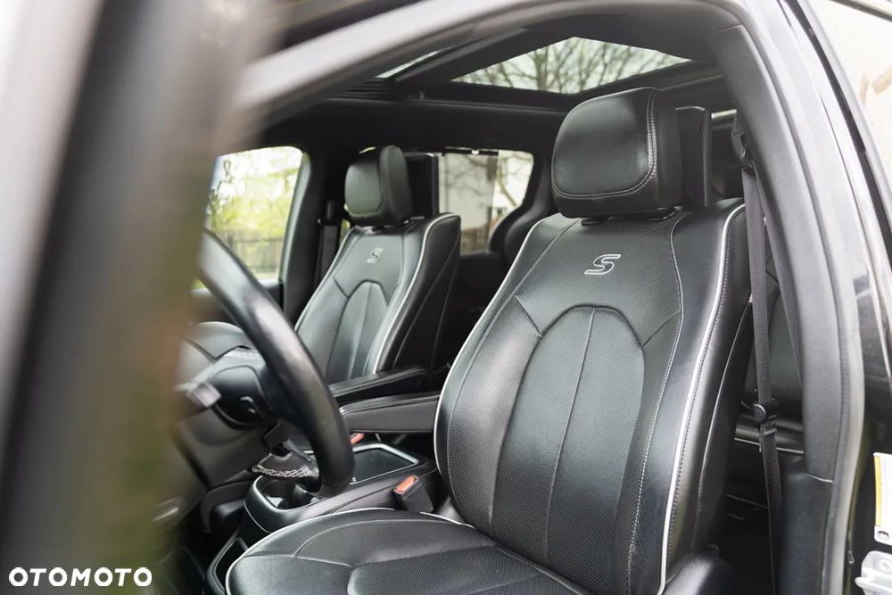 Chrysler Pacifica - 27