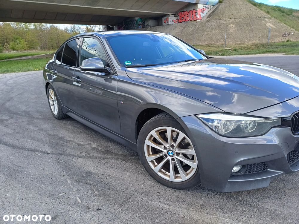 BMW Seria 3 320d M Sport - 9