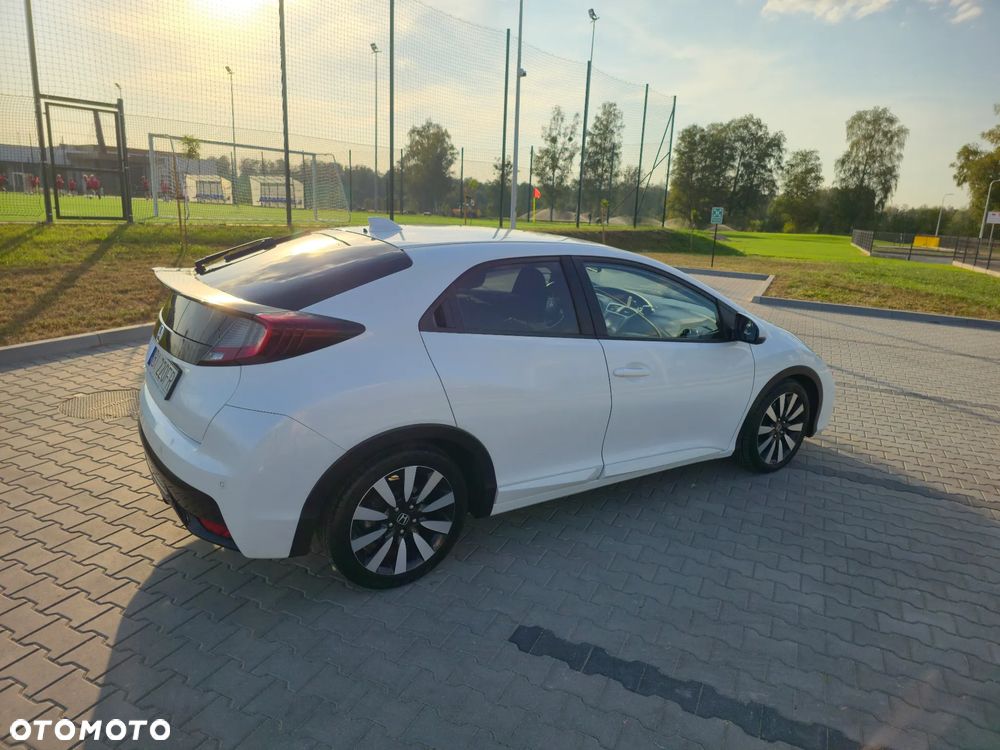 Honda Civic 1.8 Lifestyle (Honda Connect+) - 11