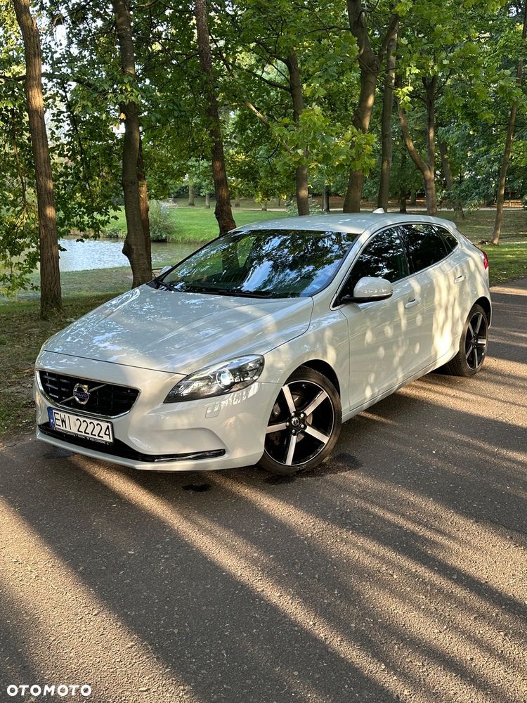 Volvo V40 T3 R-Design Momentum - 25