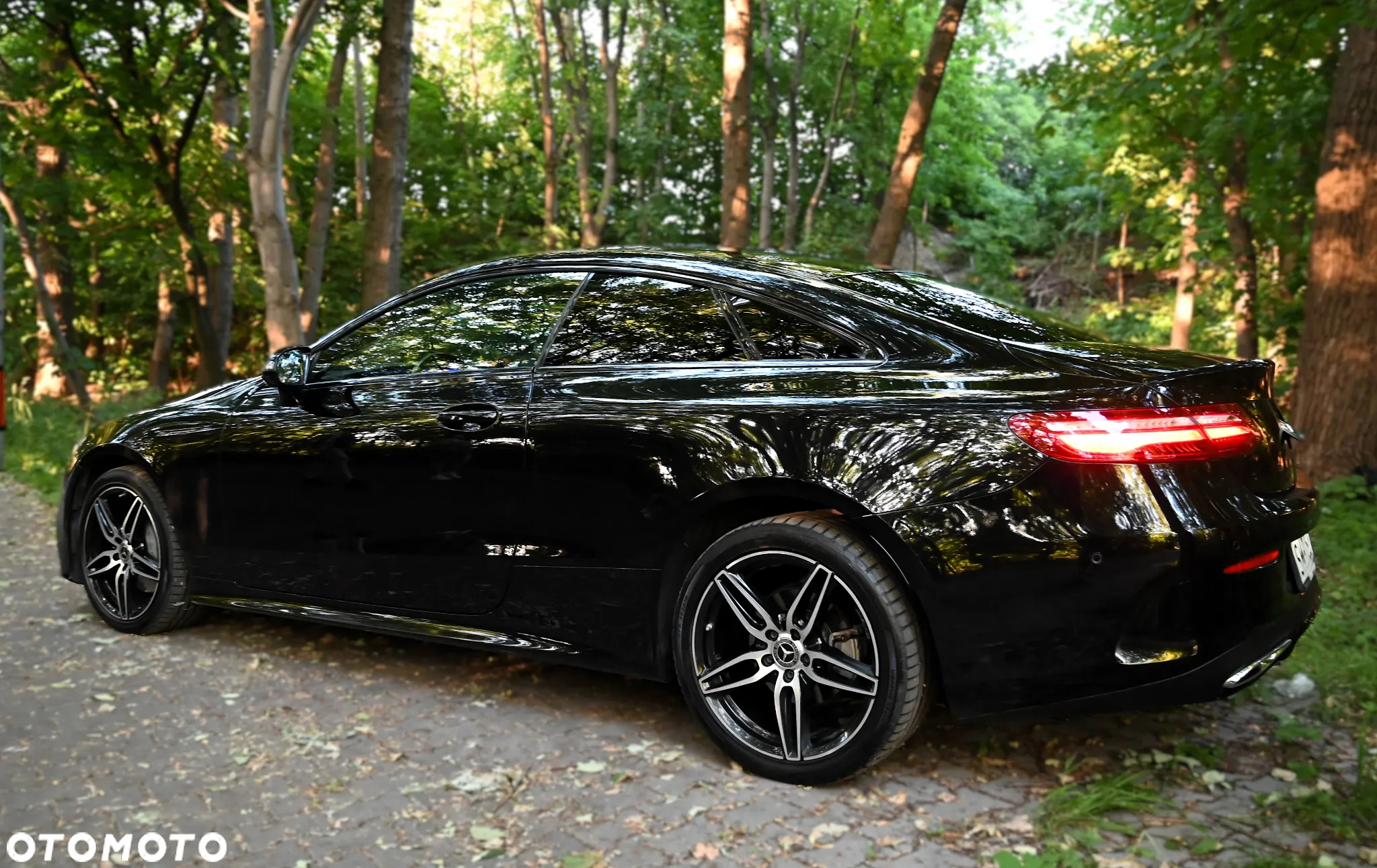 Mercedes-Benz Klasa E 220 d Coupe 4-Matic 9G-TRONIC - 24