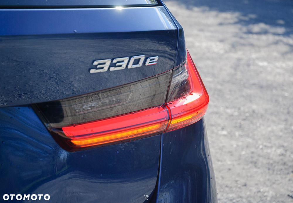 BMW Seria 3 330e - 23