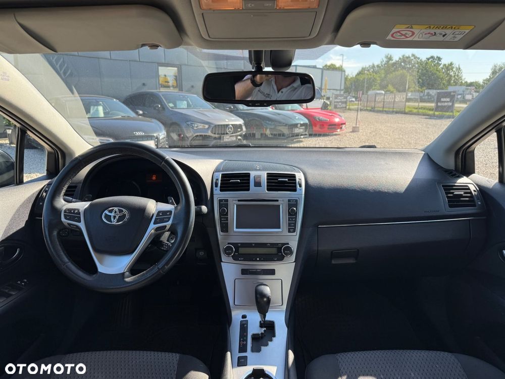 Toyota Avensis 1.8 Premium MS - 13