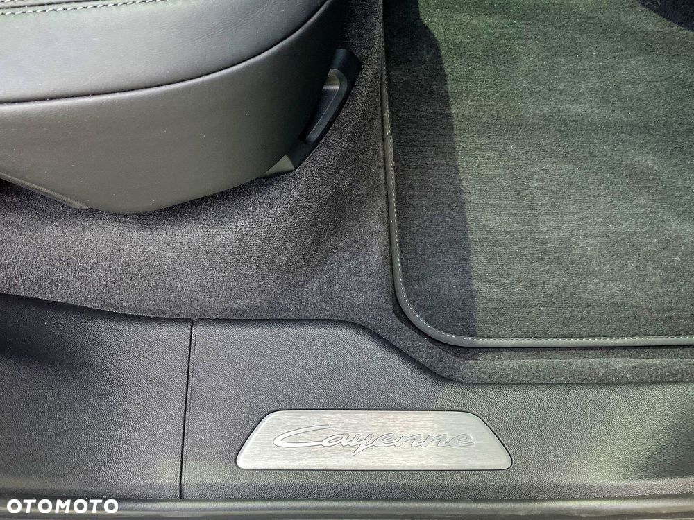 Porsche Cayenne - 25