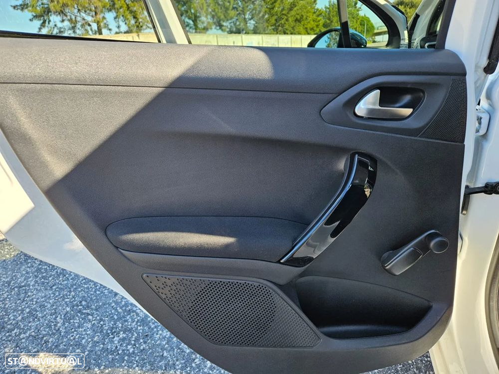 Peugeot 208 - 11
