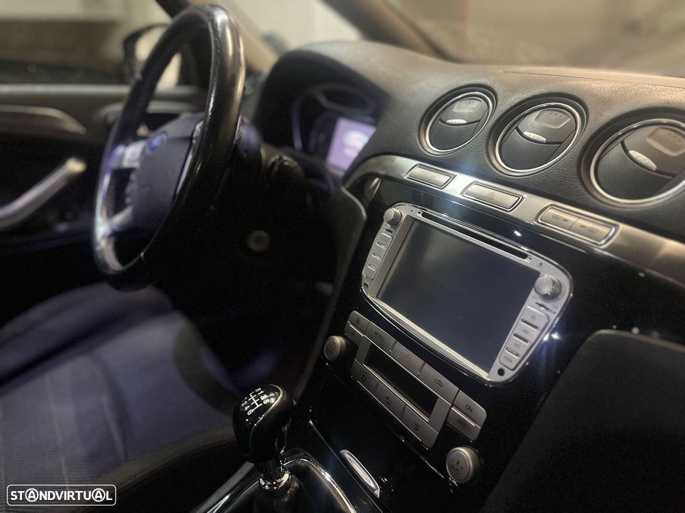 Ford S-Max 2.0 TDCi Titanium 7L - 23