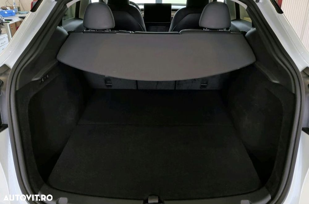 Tesla Model Y Long Range Dual Motor AWD - 9