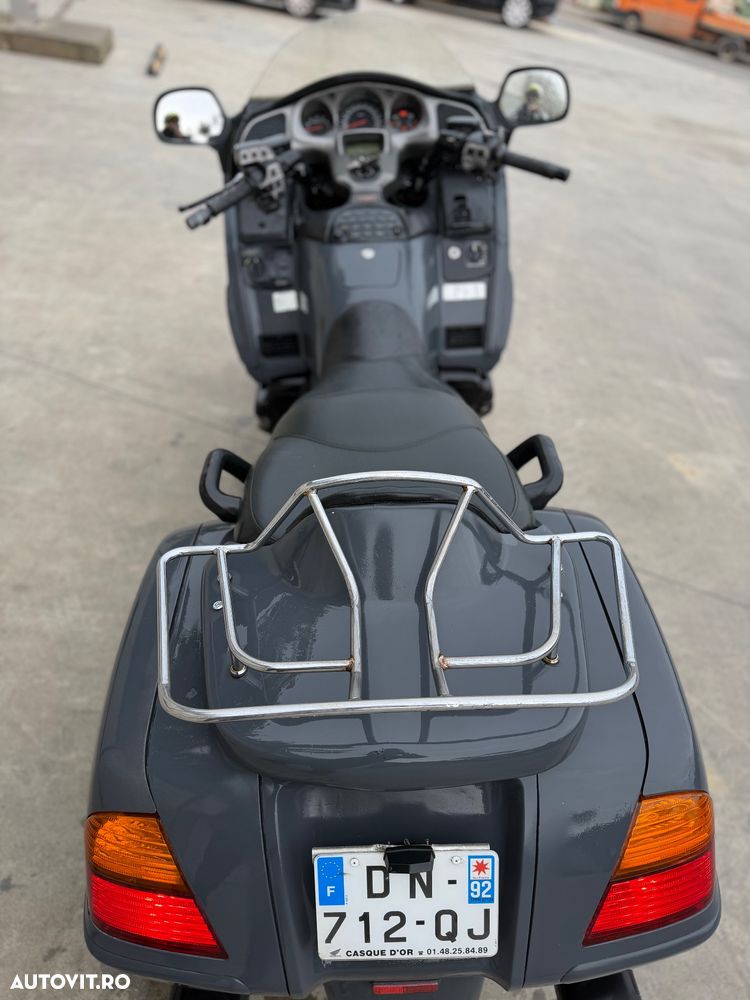 Honda GL 1800 Gold Wing - 9