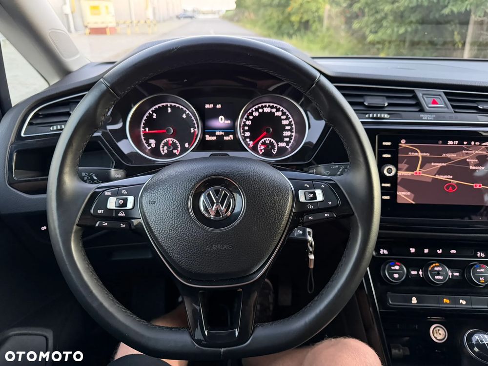 Volkswagen Touran - 15