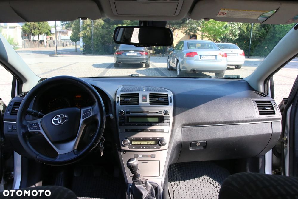 Toyota Avensis 1.8 Sol - 28