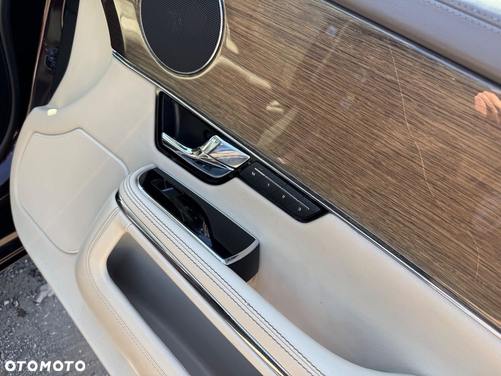 Jaguar XJ 3.0 D V6 LWB Premium Luxury - 19