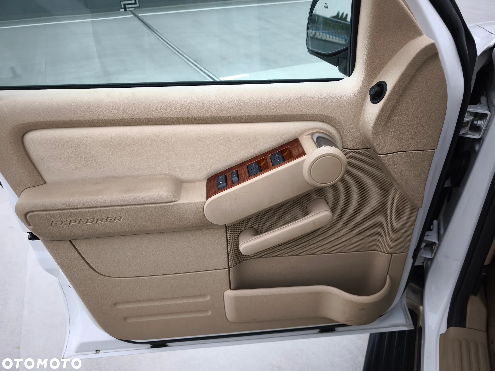 Ford Explorer 4.6 4WD - 36