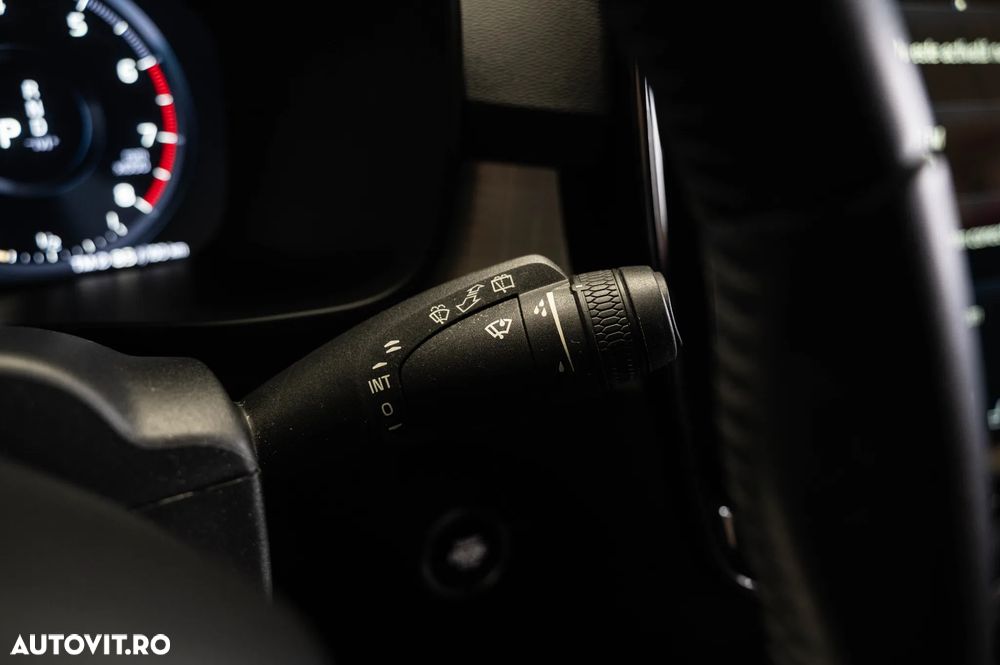 Volvo XC 40 T3 Geartronic Momentum - 26