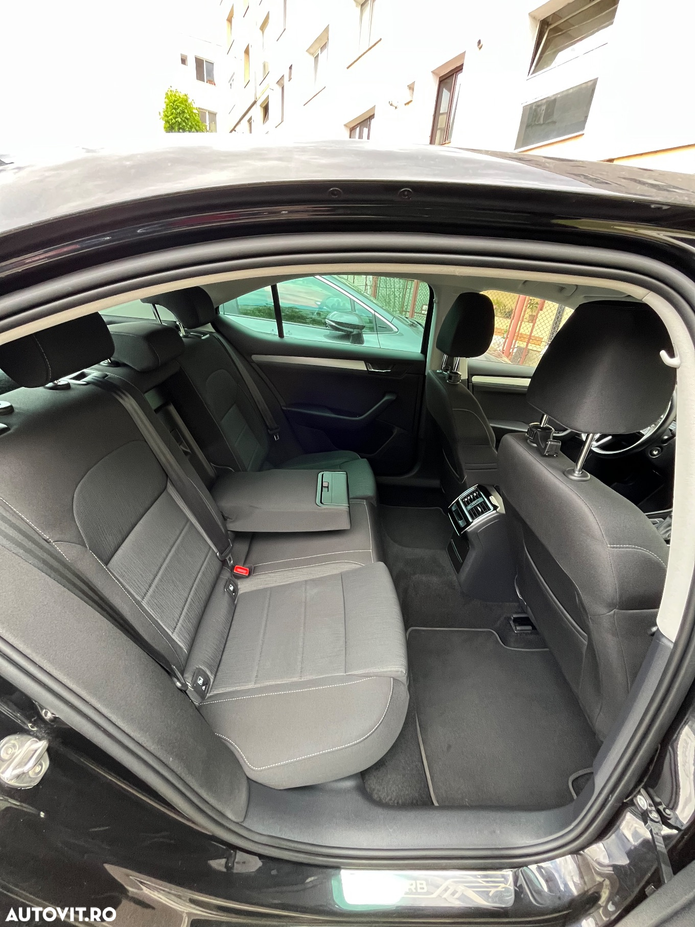 Skoda Superb 2.0 TDI DSG Ambition - 19